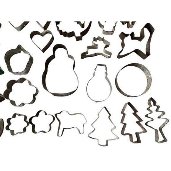 Metal Cookie Cutters Assorted Vtg Lot 43 Teapot Cat Rabbit Leaf Bell Apple Tree - Picture 10 of 14